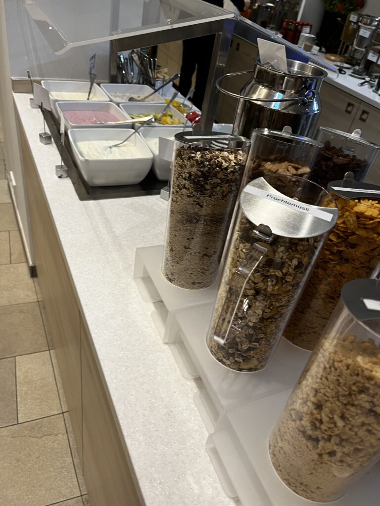 Cerealien zum Frühstück im H+Hotel in München